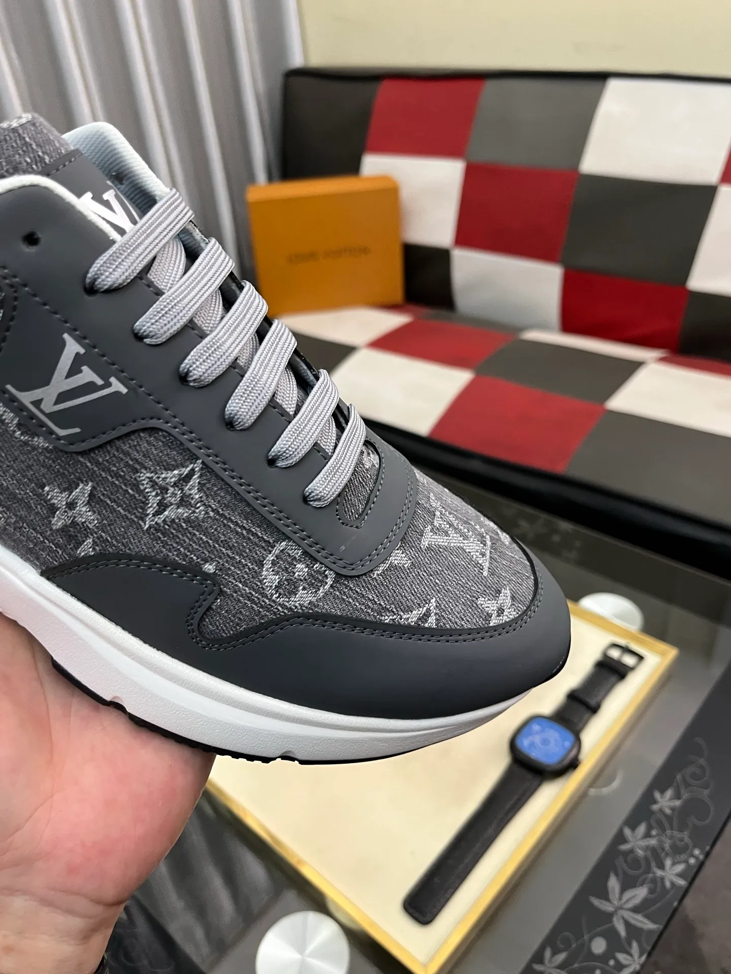 Men's shoes 💰458⌚️⌚️【LOUlS VUlTTON】Louis Vuitton ~ unique and casual style. LV counter purchasing 🏃casual shoes😍😍 are on sale at the men's counter at the same time. Italian imported brands select top-layer Italian cowhide. 🐑Sheepskin lining (refuses to discolor and grind feet) Sole: Original sole specially provided by the original factory 🎬Better in kind Code number: 38-444⃣️Color selection